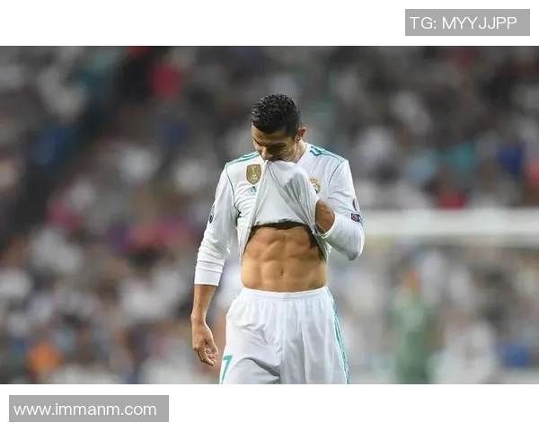 男足球星腹肌诱惑照片是谁拍摄的背后故事揭秘